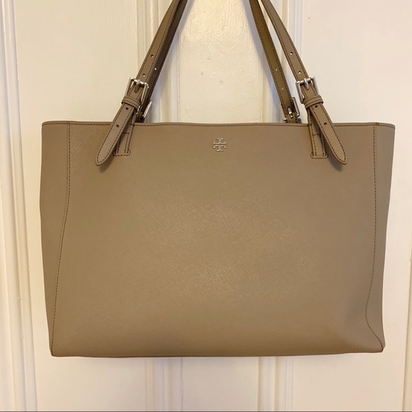 Tory Burch Handbags - Tory Burch “York” Buckle Tote Large in French Gray